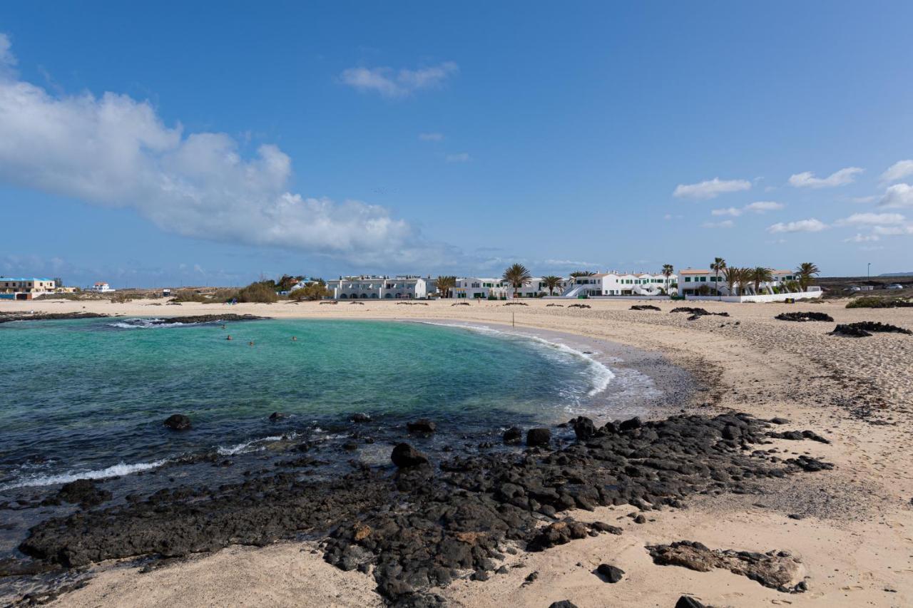 Homeforguest Modern And New Beachfront Apartment La Oliva Esterno foto