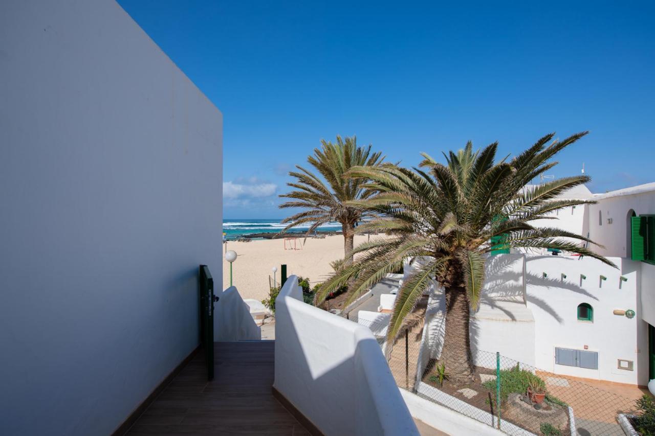 Homeforguest Modern And New Beachfront Apartment La Oliva Esterno foto