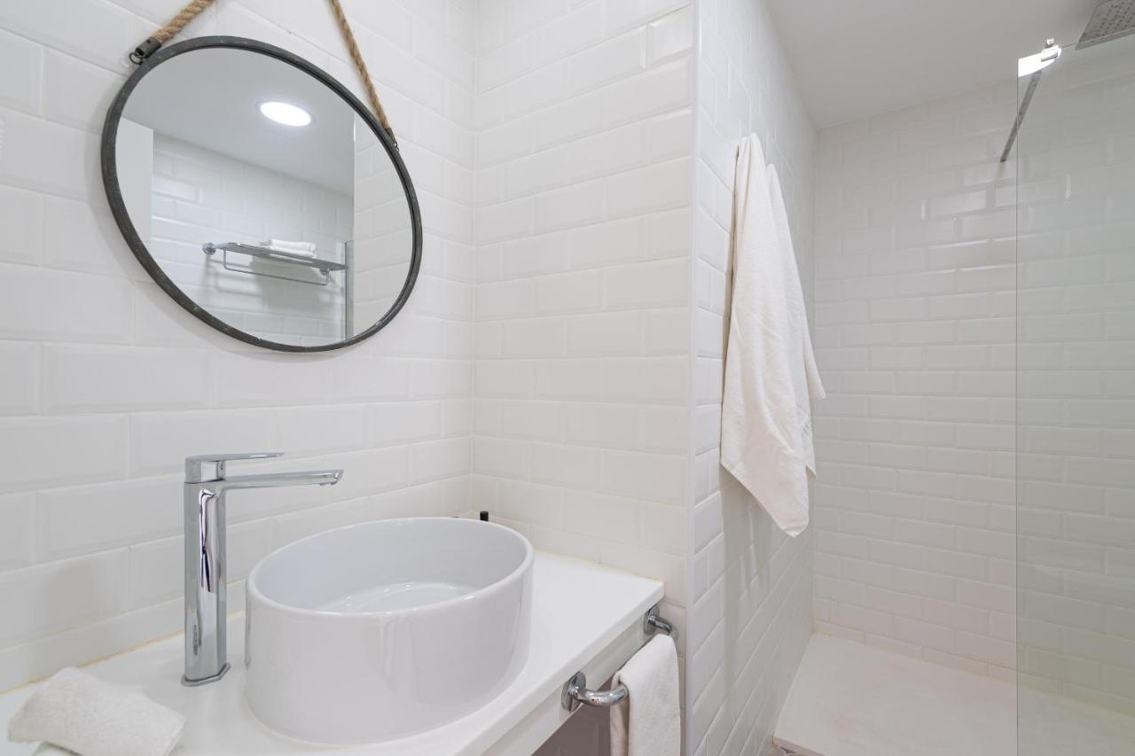 Homeforguest Modern And New Beachfront Apartment La Oliva Esterno foto