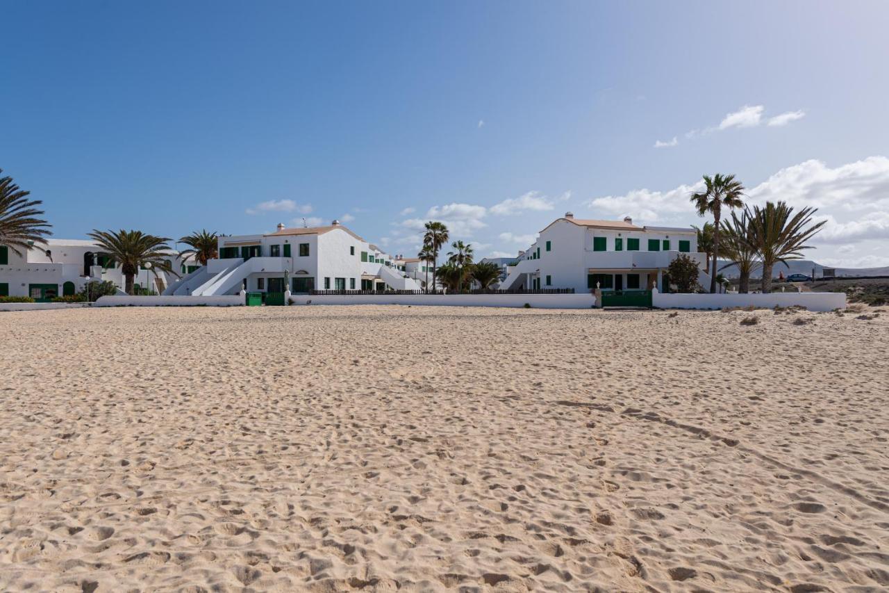 Homeforguest Modern And New Beachfront Apartment La Oliva Esterno foto