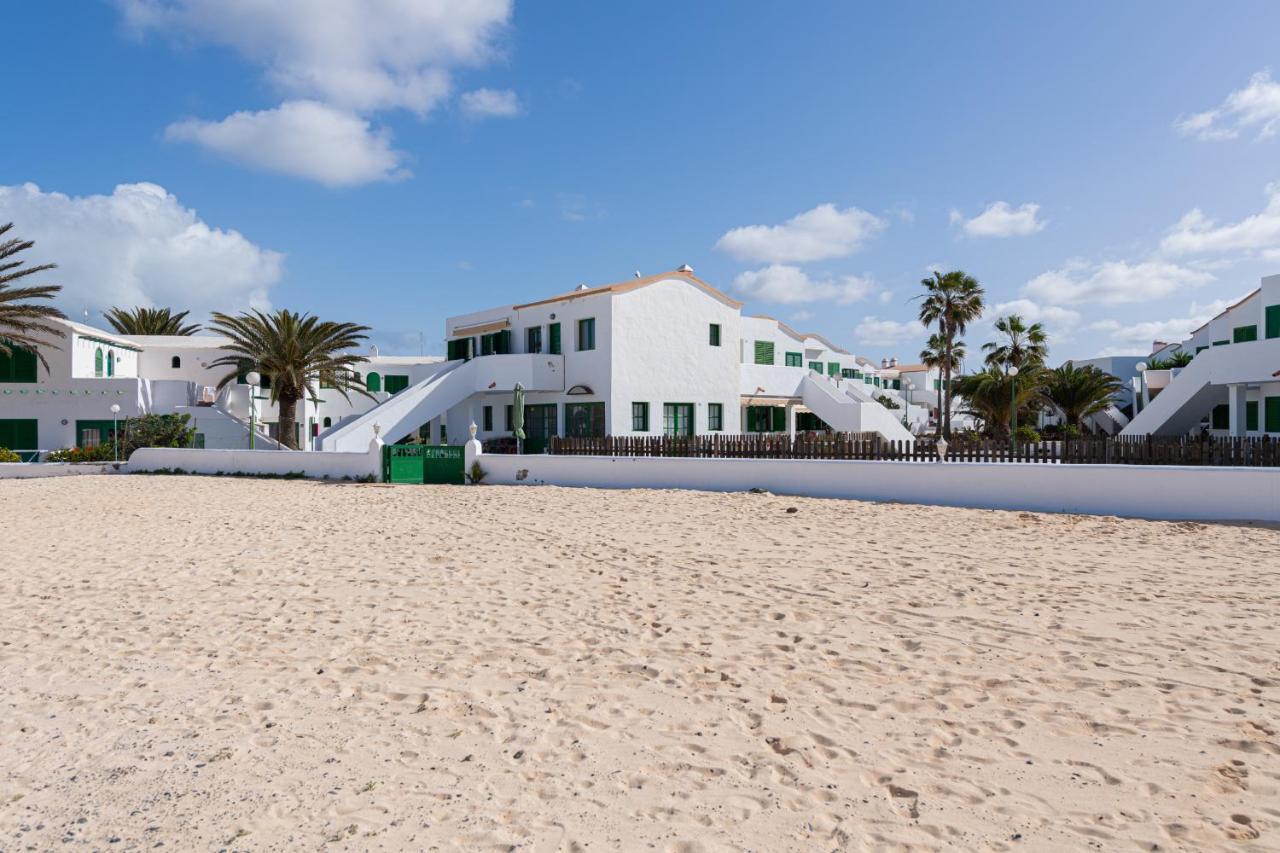 Homeforguest Modern And New Beachfront Apartment La Oliva Esterno foto